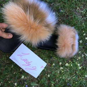 Fox Fur Slide